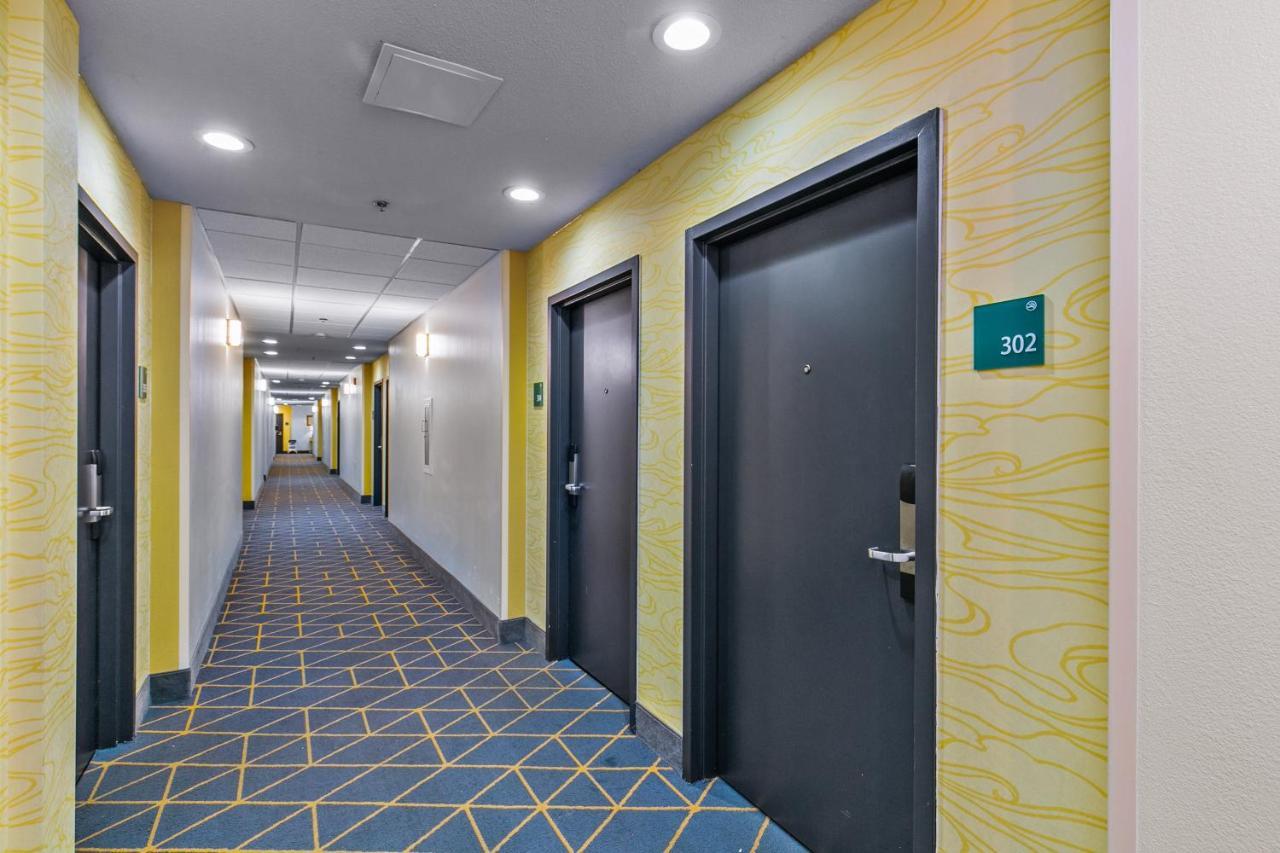 Express & By Ihg 2*