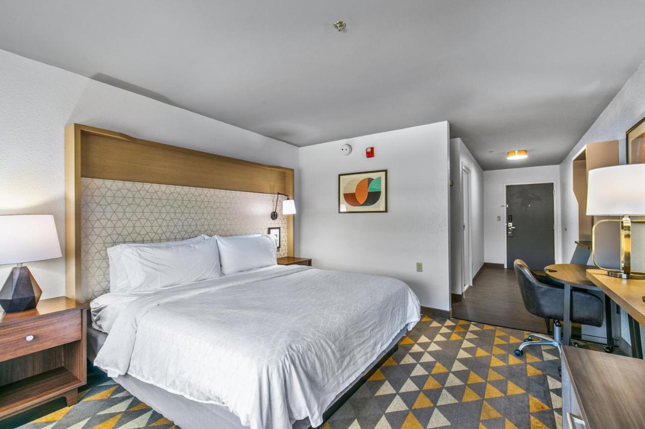 Hotel Express & By Ihg 2*