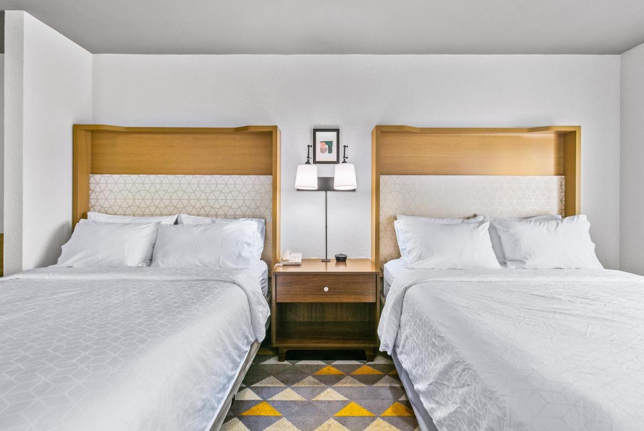 Express & By Ihg 2*